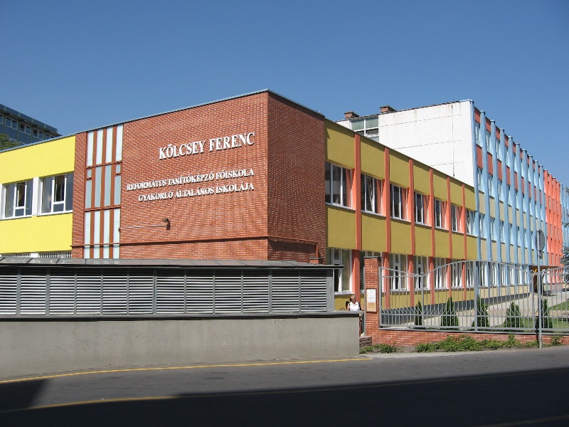 Iskolánk megújúlt homlokzata – 2009.09.02